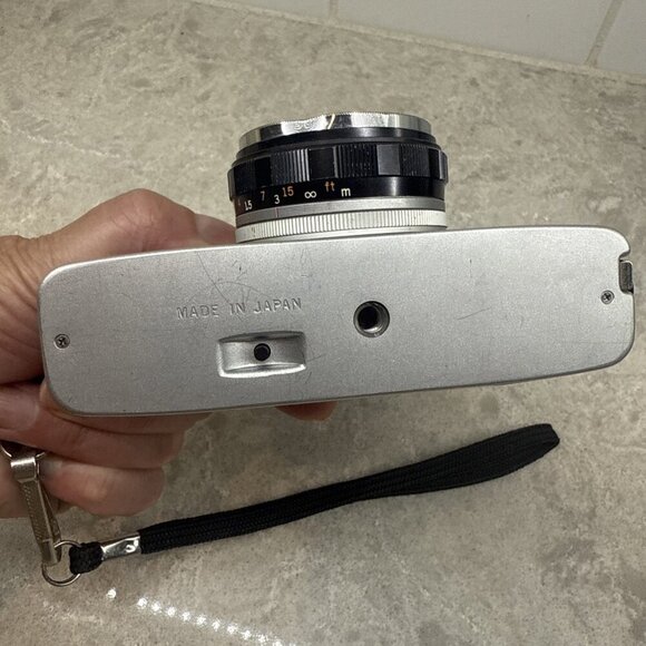 OLYMPUS TRIP 35 Compact 35mm Film Camera w flash, 40mm f/2.8 Lens Untested As Is - Picture 3 of 12